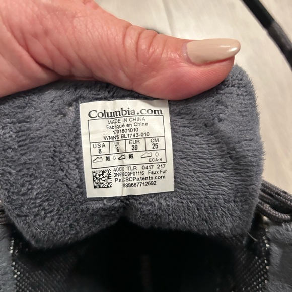 SOLD❗️Black Columbia winter boots - Picture 3 of 7